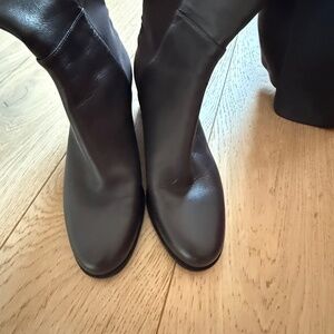 Stuart Weiztman above knee brown 2.5 inch leather boots 7.5